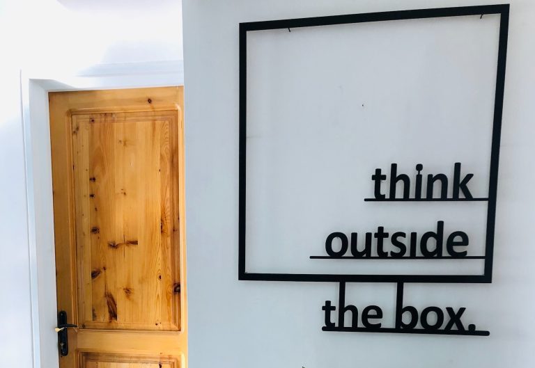 membuat logo unik gratis